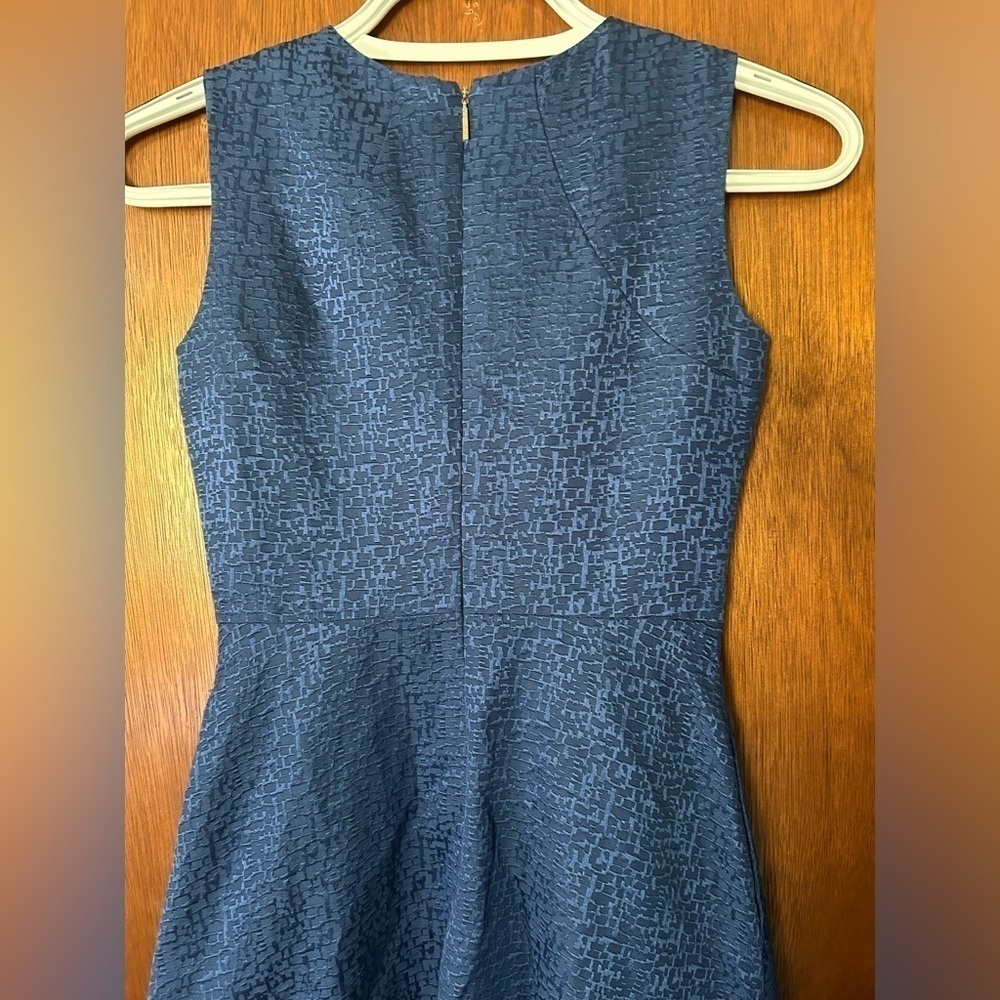 Rachel Roy Silk blend v neck Aline midnight blue textured geometric dress size 0 - Picture 9 of 11